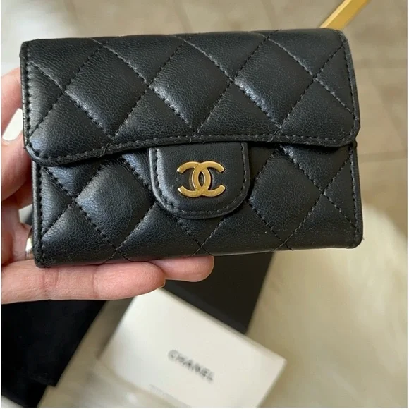Auth Chanel Classic Flap Card Holder EUC comes w everything. Gift Ready! 🎁 - Picture 8 of 16